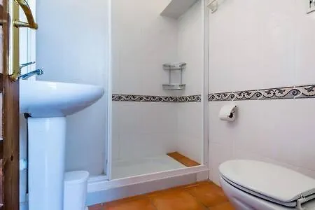 Bonito Con Preciosas Vistas Y Piscina Nerja